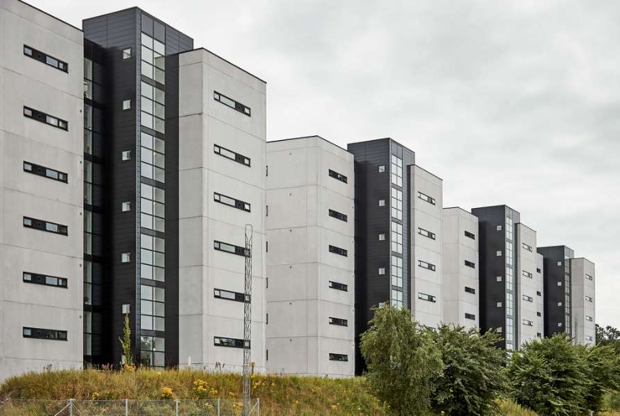 Concrete blocks of flats “glued together” with aluminium profiles, Svanelundsbakken 16-22, 9800 Hjørring